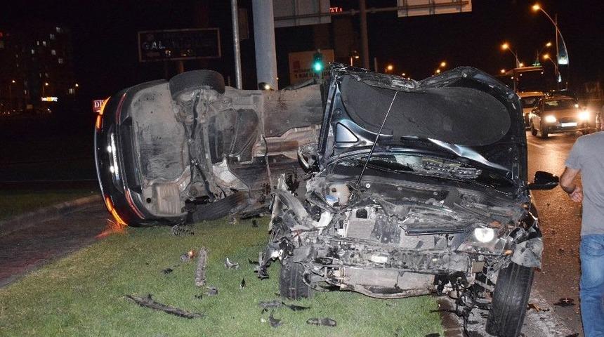 Kırmızı Işık İhlali Kazaya Neden Oldu: 3 Yaralı