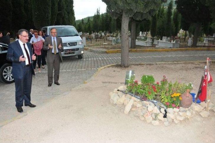 Soma Maden Şehitliğini Manisa Büyükşehir Belediyesi Yapacak G4