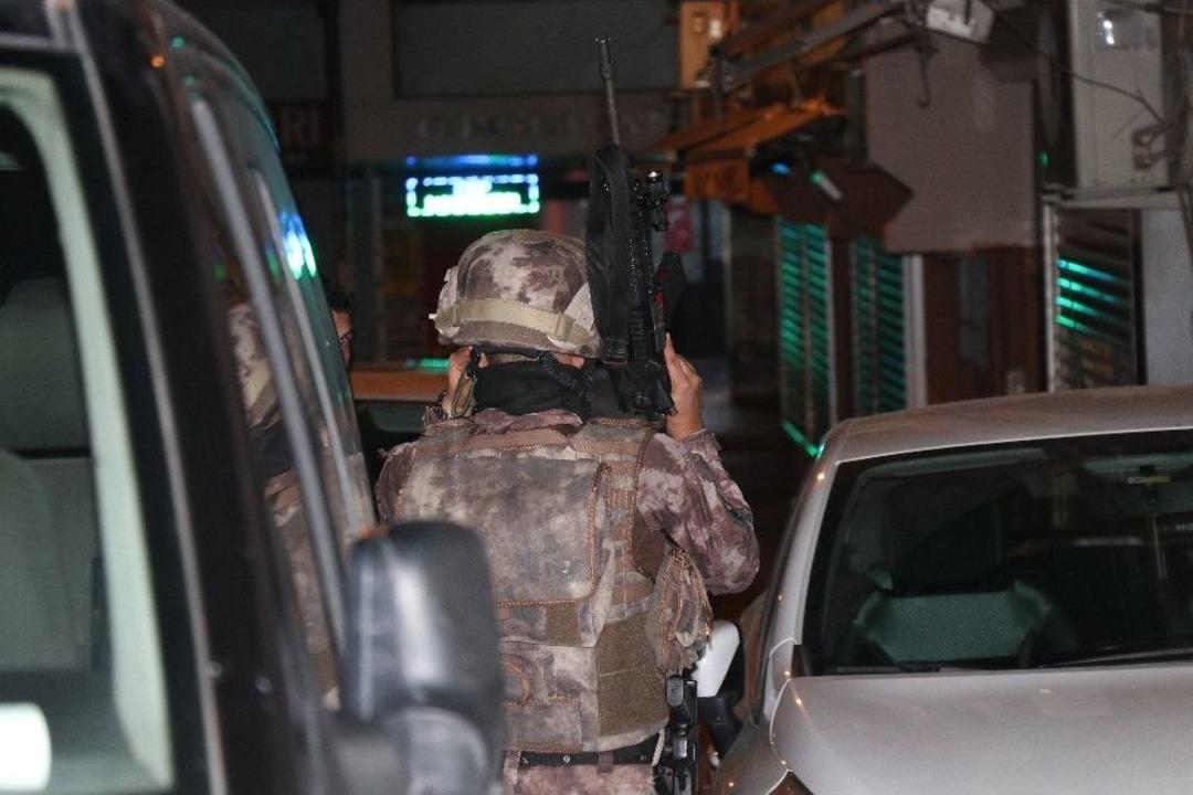 Kağıthane&rsquo;de Şafak Vakti Narkotik Operasyonu: &Ccedil;ok Sayıda G&ouml;zaltı