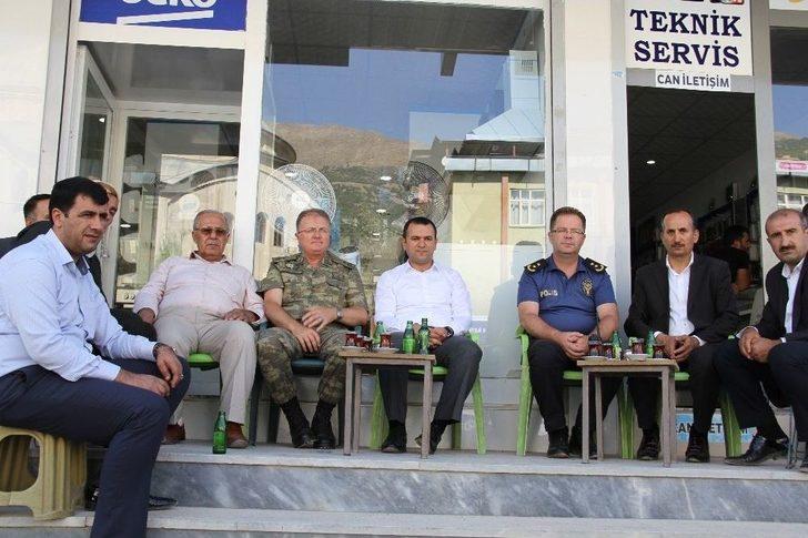 Şemdinli 34’üncü Hudut Tugay Komutanı Tuğgeneral Kılıç Esnafı Ziyaret Etti G3