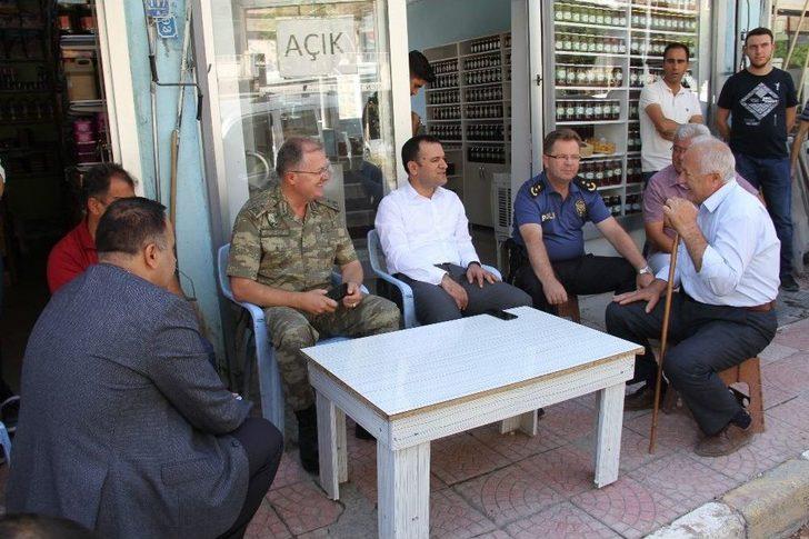 Şemdinli 34’üncü Hudut Tugay Komutanı Tuğgeneral Kılıç Esnafı Ziyaret Etti G4