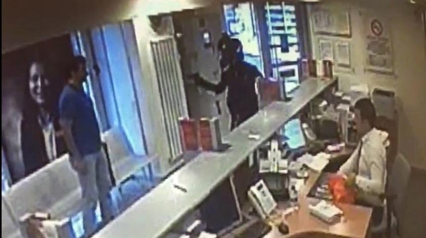 (&ouml;zel) İstanbul&rsquo;da Kanlı Banka Soygunu Kamerada