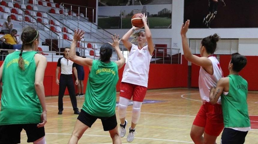 Bayraklı&rsquo;nın Perileri Hazırlıklarını S&uuml;rd&uuml;r&uuml;yor