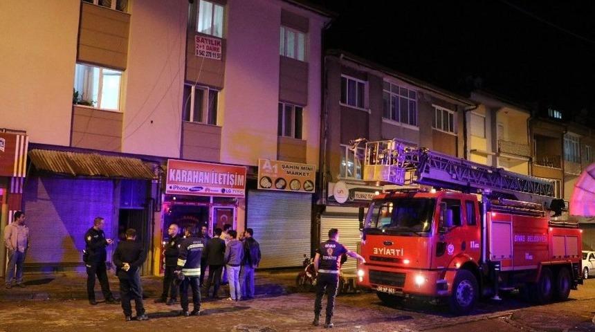 İtfaiyenin Yardımıyla Girdiği Evde Annesini Ölü Buldu
