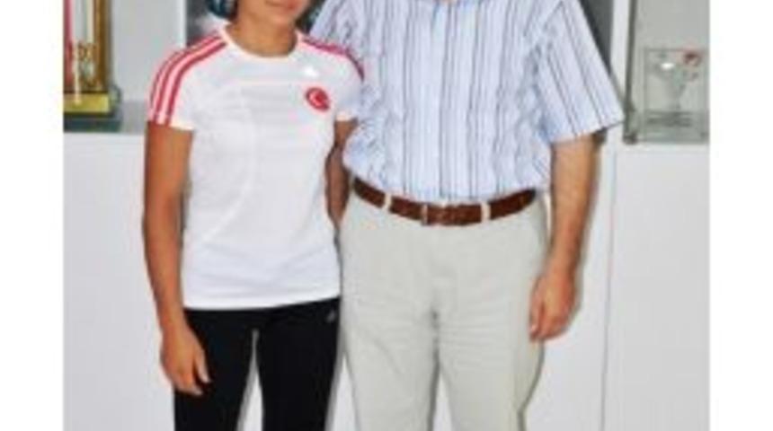 Milli Judocu Yarı Finale Y&uuml;kseldi