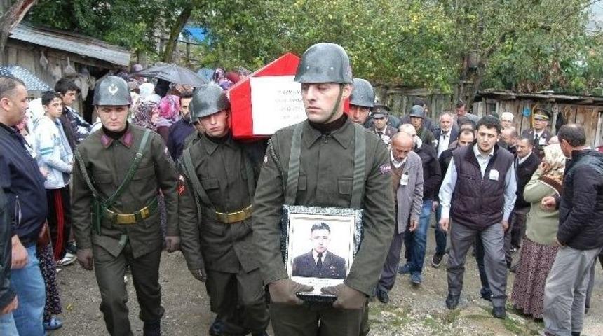 İntihar Eden Uzman &Ccedil;avuş Toprağa Verildi