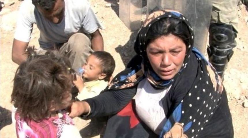 Suriyeliler Kayıt İ&ccedil;in B&ouml;lge Yatılı Okuluna G&ouml;nderildi
