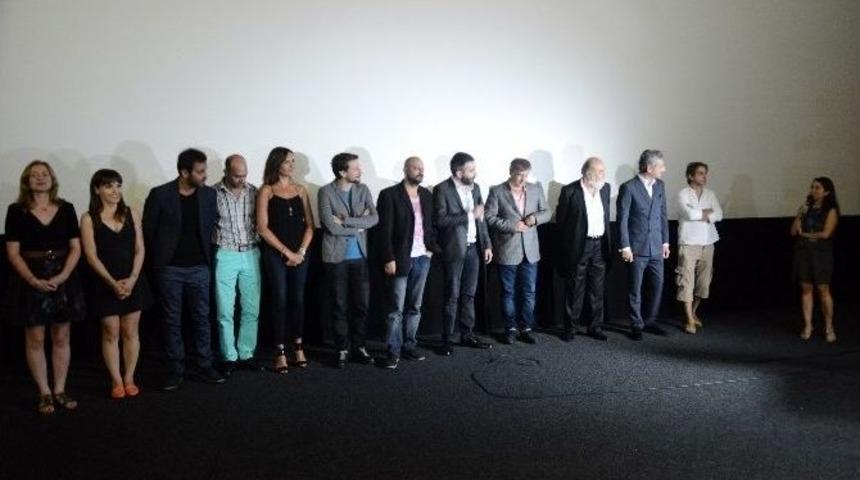 "yağmur-kıyamet &Ccedil;i&ccedil;eği" Filminin Galası Yapıldı