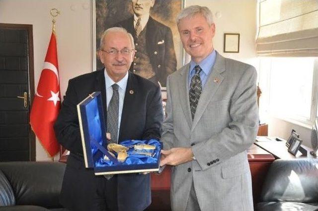 Abd İstanbul Başakonsolosu Charles Hunter’dan Başkan Albayrak’a Ziyaret