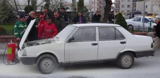 Pompacılar Ara&ccedil; Yangınını B&uuml;y&uuml;meden S&ouml;nd&uuml;rd&uuml; 1