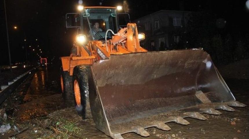 Karadeniz Sahil Yolundaki Heyelan
