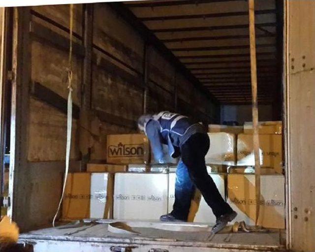 Tır da 230 Bin Paket Ka&ccedil;ak Sigara Ele Ge&ccedil;irildi 1