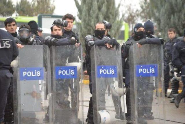 Dicle Üniversitesi'nde Gerginlik