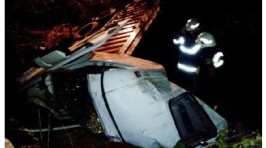 Kamyon İle Minib&uuml;s &Ccedil;arpıştı: 4 Yaralı