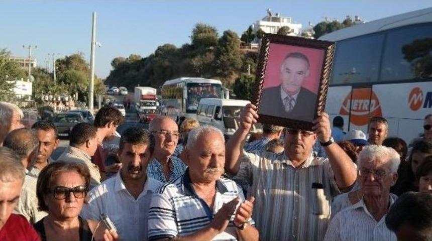 Didimlilerin Kazaların Meydana Geldiği Yolu Kapattı