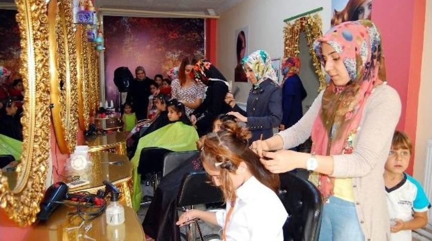 &Ouml;ğrencilerin Sa&ccedil;ları &Uuml;cretsiz Kesiliyor