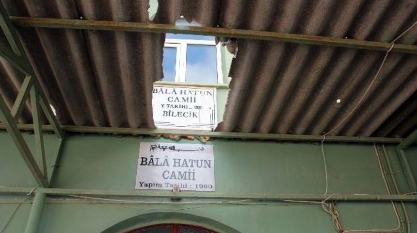 Cami &Ccedil;atısından D&uuml;şen İş&ccedil;i Yaralandı