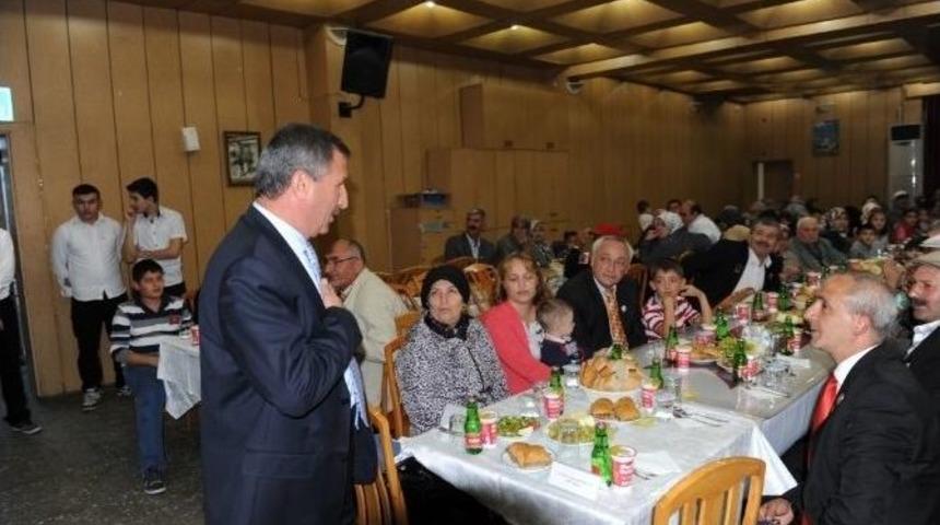 Gaziler Onuruna Yemek