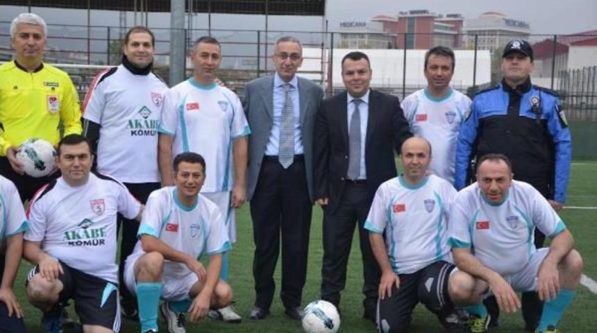 Polisler Ve Engelliler Futbol Ma&ccedil;ı Yaptı