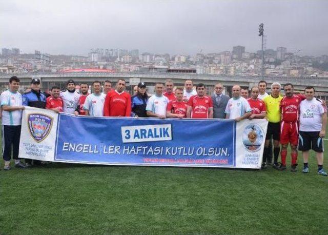 Polisler Ve Engelliler Futbol Maçı Yaptı