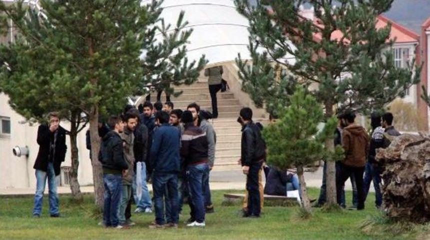 Bolu'da &Uuml;niversite &Ouml;ğrencileri Kavga Etti