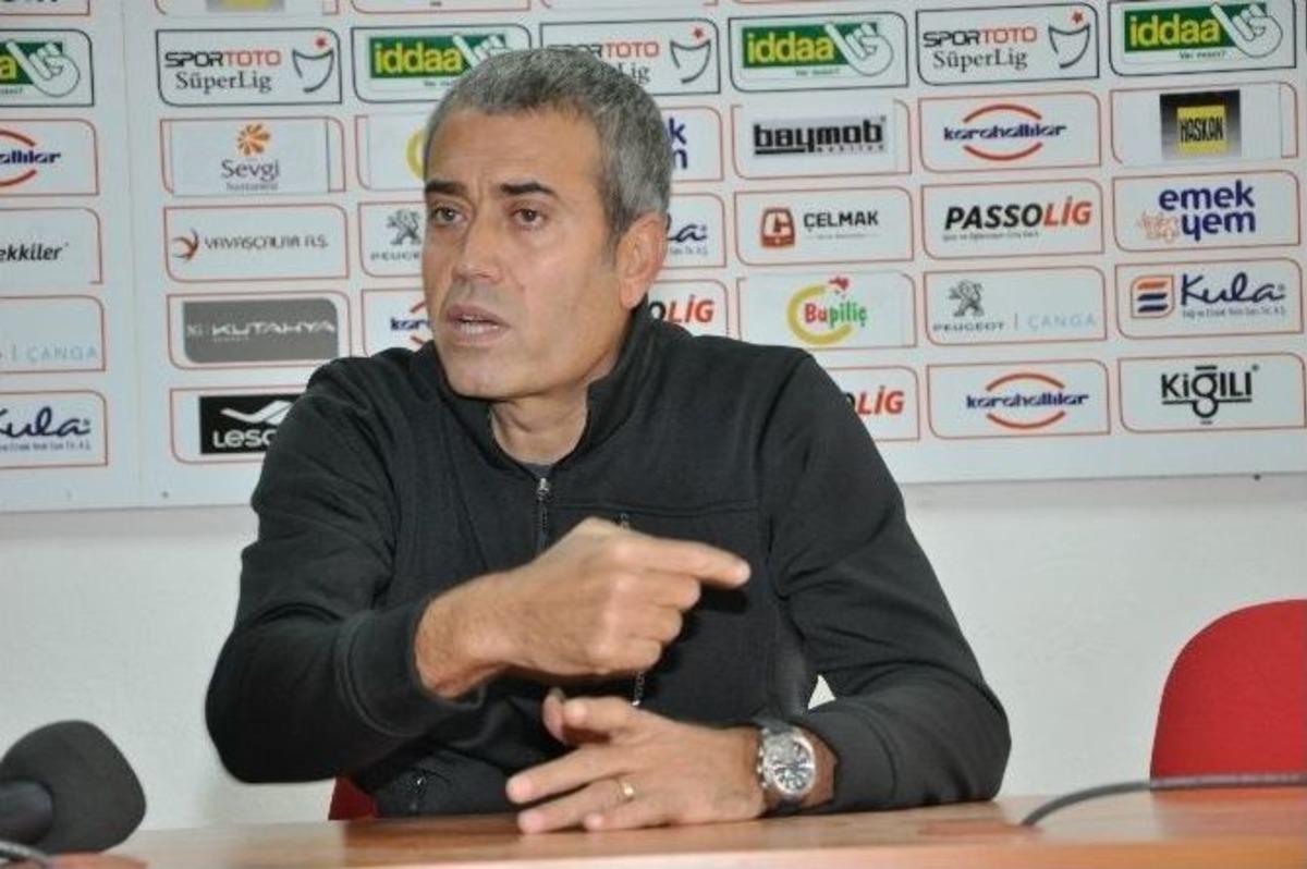 Balıkesirspor Teknik Direkt&ouml;r&uuml; Kemal &Ouml;zdeş: