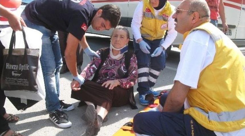 Otomobilin &Ccedil;arptığı Yaşlı Kadın Yaralandı