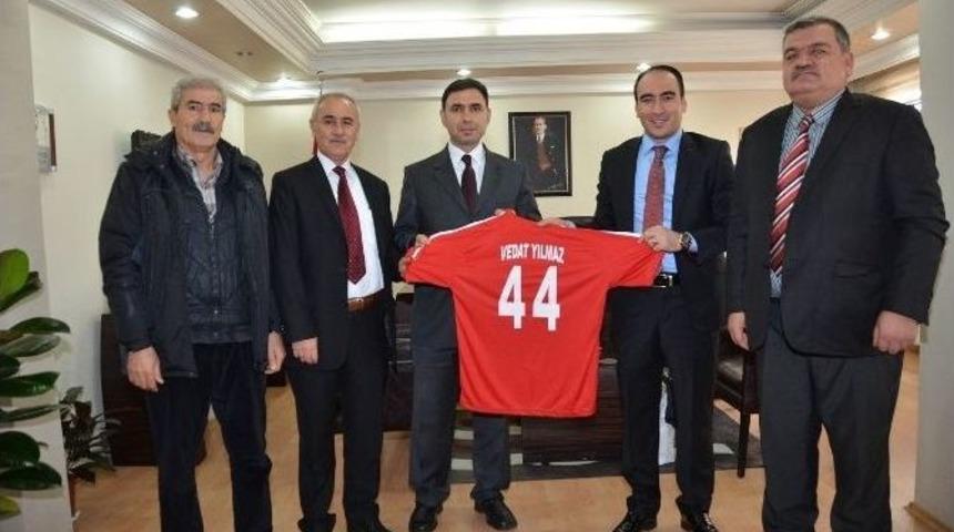 Battalgazi Belediyespor Y&ouml;netimi, Kaymakam Vedat Yılmaz&rsquo;ı Ziyaret Etti