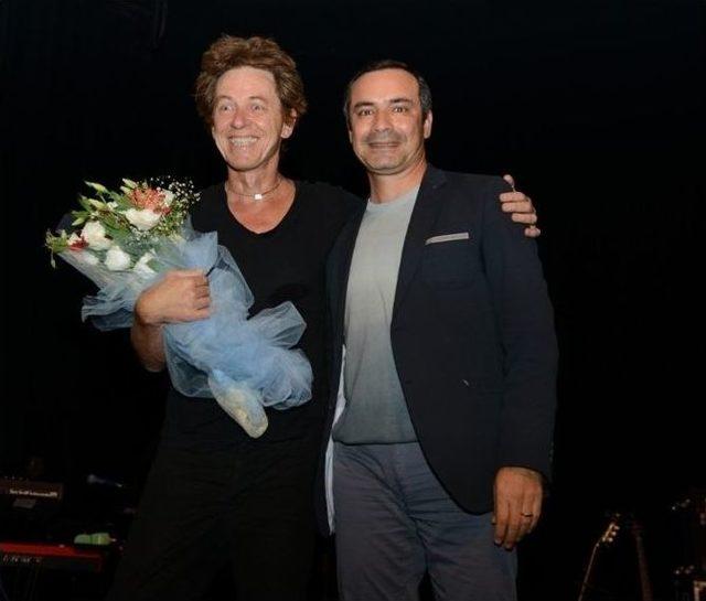 Nil&uuml;fer D&uuml;nyaca &Uuml;nl&uuml; İsmi Ağırladı 2