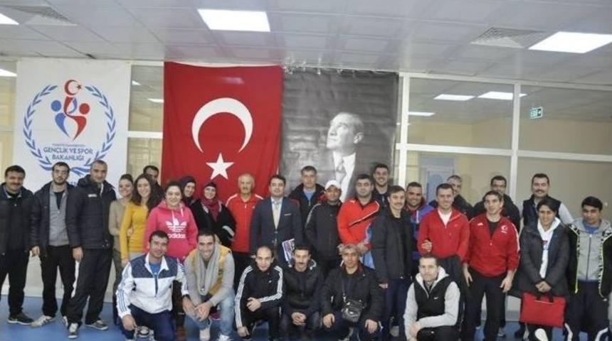 Antren&ouml;rlerle Genel Değerlendirme Toplantısı Yapıldı