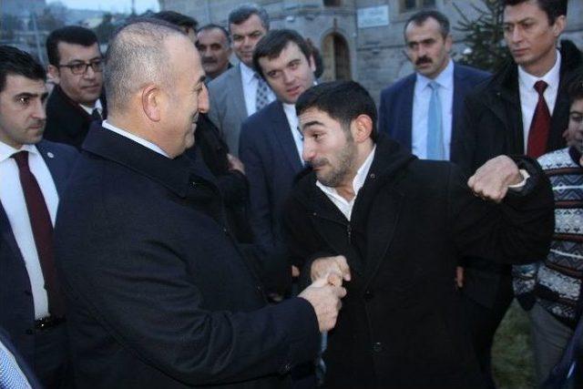 Bakan &Ccedil;avuşoğlu, Kars&rsquo;ta Seyyid Ebu&rsquo;l Hasan Harakani&rsquo;nin T&uuml;rbesini Ziyaret Etti 1