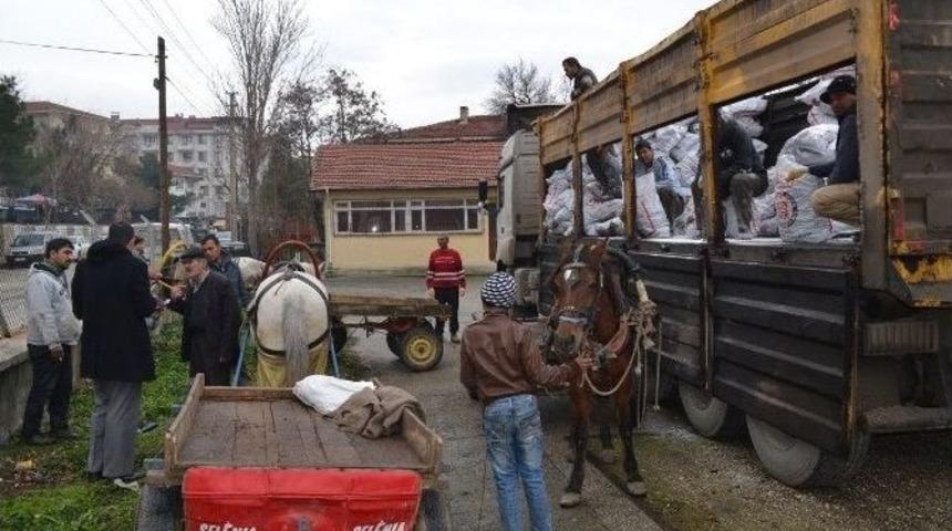 Keşan&rsquo;da İhtiya&ccedil; Sahibi Vatandaşlara K&ouml;m&uuml;r Dağıtılıyor