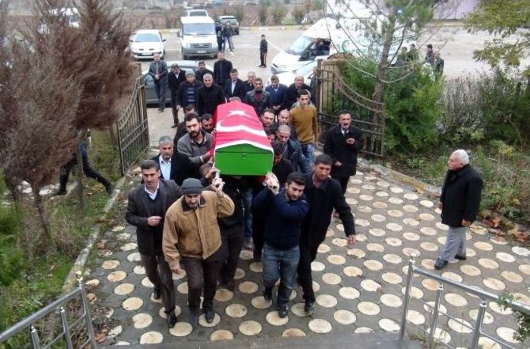 Kanserden &Ouml;len Polis Memuru Toprağa Verildi