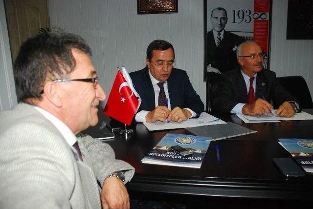 Saldırıyı Kınamak İ&ccedil;in Kıyı Ege Belediyeler Birliği Edremit&rsquo;te Toplandı 3