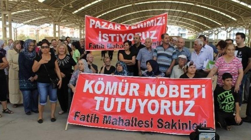 Fatih Mahallesi Sakinleri Kapalı Pazar Yerinde K&ouml;m&uuml;r N&ouml;beti Tutmaya Başladı