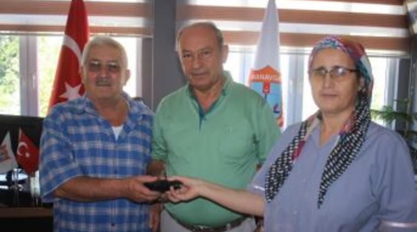 Pazarcılar Odası Personelinin Bulduğu Cüzdan Sahibine Teslim Edildi