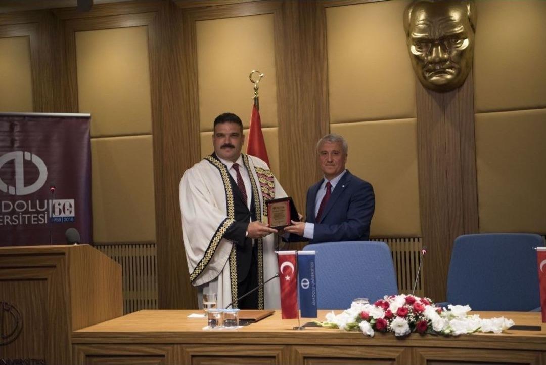 Anadolu &Uuml;niversitesi Rekt&ouml;r&uuml; Prof. Dr. &Ccedil;omaklı G&ouml;revi Devraldı