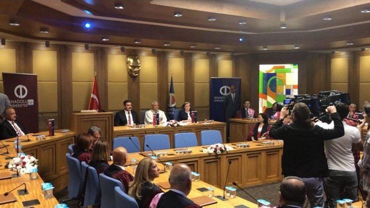 Anadolu Üniversitesi Rektörü Prof. Dr. Çomaklı Görevi Devraldı G4