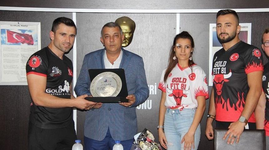 Askf Başkanı Erdoğan Bıyık&rsquo;a Gazi Kupası İ&ccedil;in Plaket