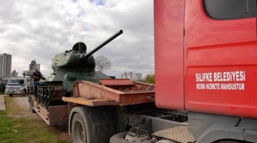 Kıbrıs Şehitliği'nden G&ouml;t&uuml;r&uuml;len Tank İade Edildi