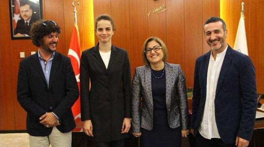 Manken Tuğ&ccedil;e Kazaz, Başkan Şahin&rsquo;i Ziyaret Etti