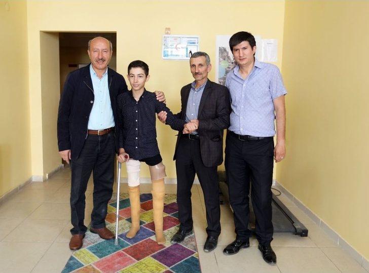 Protez Ayaklarını Kaybeden 14 Yaşındaki Sarıtaş’a Büyükşehirden Yeni Protez G3