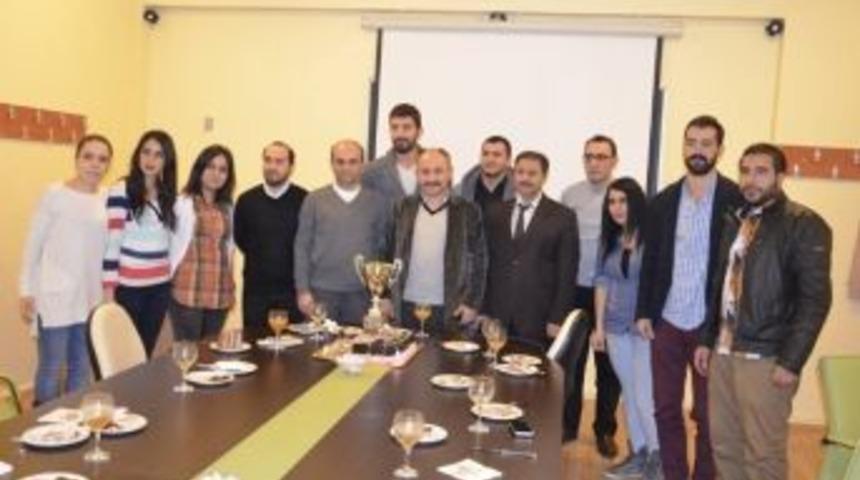 İletişim Fak&uuml;ltesi Şampiyonluğu Kutladı