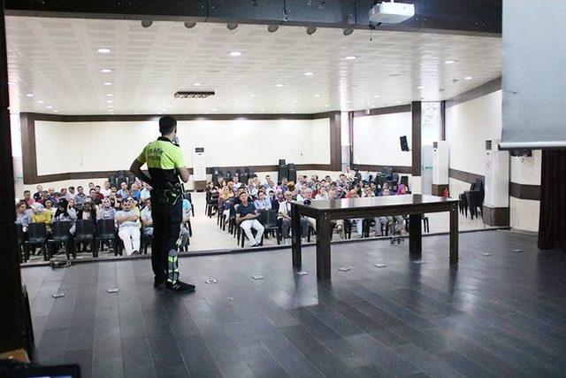 Gediz’de Öğretmenlere Trafik Eğitimi