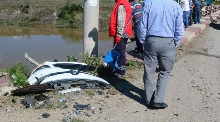 Otomobil Dereye U&ccedil;tu: 3 Yaralı