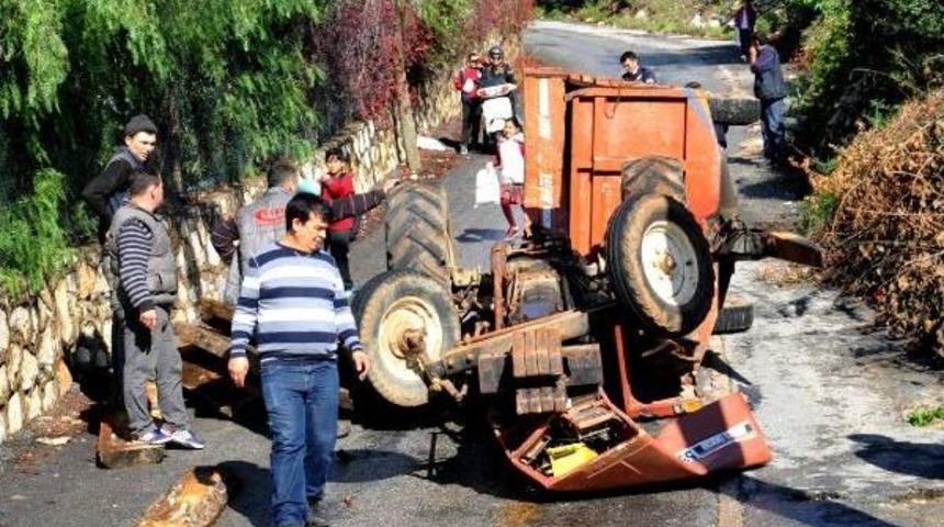 Trakt&ouml;r&uuml;n Altında Kalmaktan Son Anda Kurtuldu
