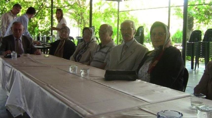 Bir Yastıkta Elli Yıl