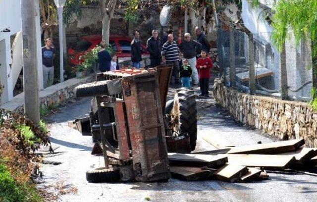 Trakt&ouml;r&uuml;n Altında Kalmaktan Son Anda Kurtuldu 1