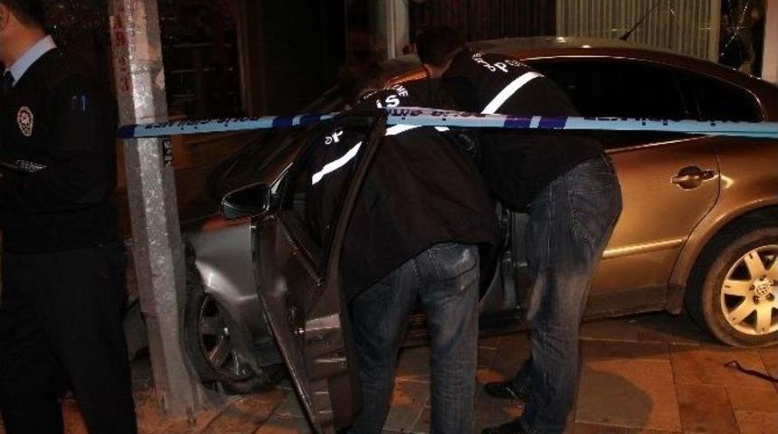 Bacaklarından Silahla Vurulan Kişi Arabasıyla Kaza Yaptı