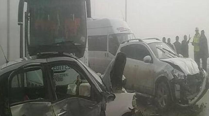 Erzurum&rsquo;da 10 Ara&ccedil; Birbirine Girdi: 4 Yaralı